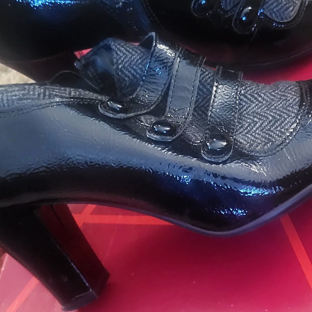 Shoes - Picture 6 of 7